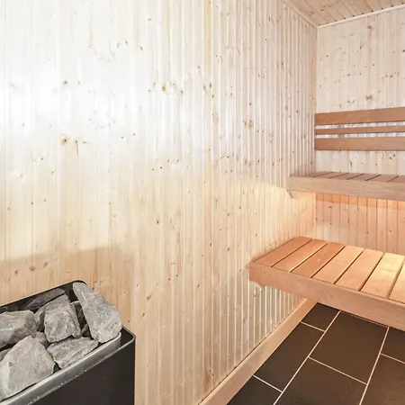 Five-bedroom In Vaggerlose 度假居 Bøtø By